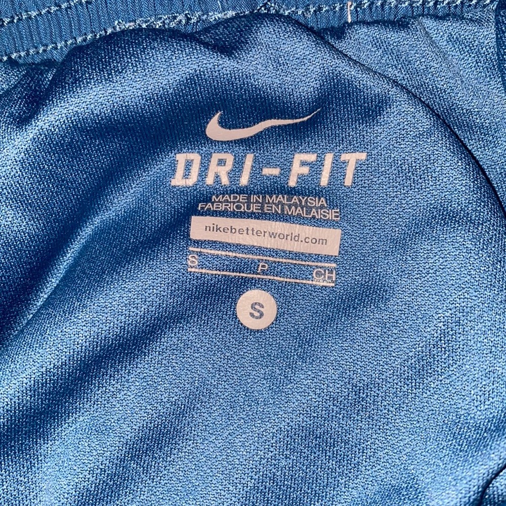 Blue Nike track shorts - Picture 3 of 4